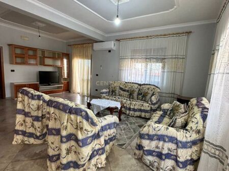 JEPET ME QERA Apartament ne Porcelan – KATI I DYTË I NJË VILE(50.000 leke)