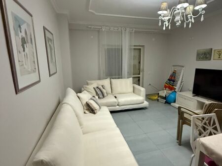 Shitet 2+1 ne Himare