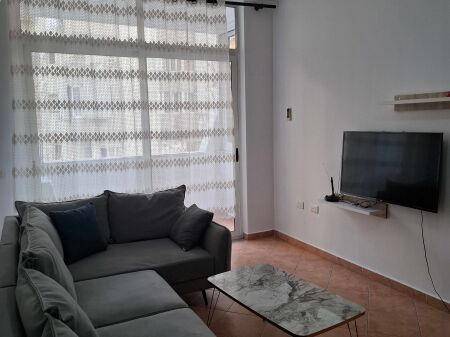 Apartament 2+1 me qera Komuna e Parisit Tirane