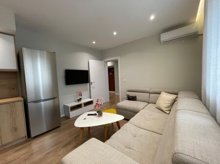 Japim me qira apartament 2+1 te zone e Brrylit.