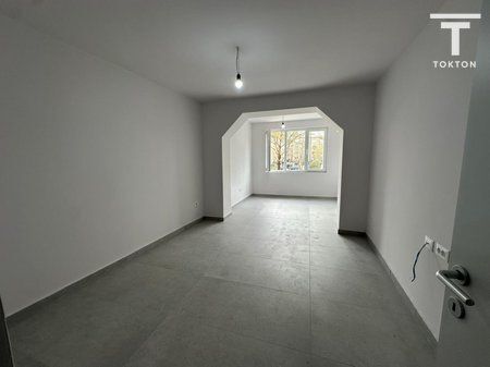 QIRA, APARTAMENT (AMBIENT BIZNESI), BRRYLI, TIRANË