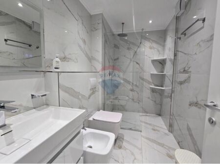 Dupleks ne shitje,Liqeni i Thate