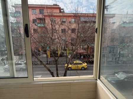 SHITET APARTAMENT 2+1 TEK RRUGA E DURRESIT