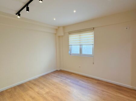 Në shitje 1+1📍Myslym Shyri / Tregu Çam Pallat Me ashensor (kati 4) Vendodhje ideale (super mundësi investimi)