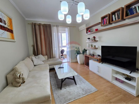 Apartament per shitje 2+1+2 tek Stacioni i Trenit