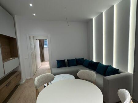 🏡 Appartamento 1+1 in affitto – Viale Zogu I, Centro ✨