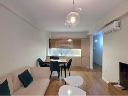 Apartament me Qira në Lungomare, Vlorë