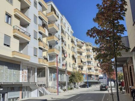 Shitet Apartament 2+1+2 Tualete + 1 Ballkon 183,340 € Sip. Totale  107m2