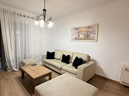 APARTAMENT ME QIRA 2+1+2 TE KOMPLEKSI DELIJORGJI ME POST PARKIMI