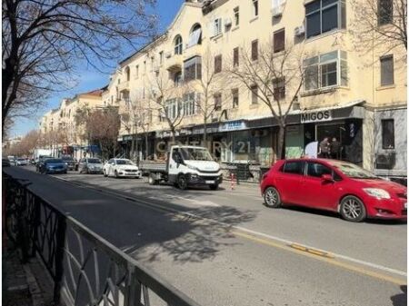 SHITET APARTAMENT 2 + 1 TEK RRUGA E DURRESIT 1