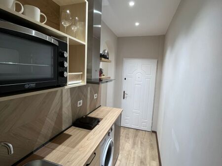 Shitet Garsoniere 30 m² – Buzë Unazës, Përballë Ish Ekspozitës