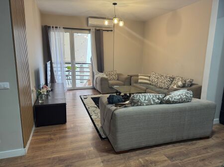 Apartament 2+1 me qira pas Globe