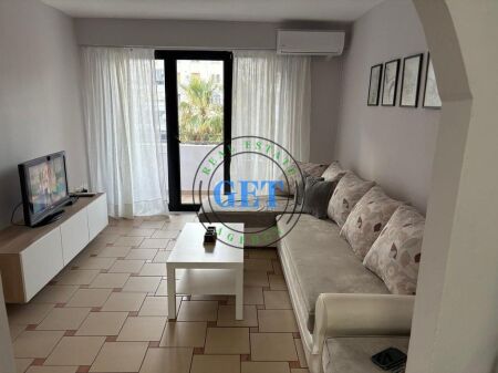 Jepet me qira, Apartament 1+1, Stacioni Trenit, Durres.
