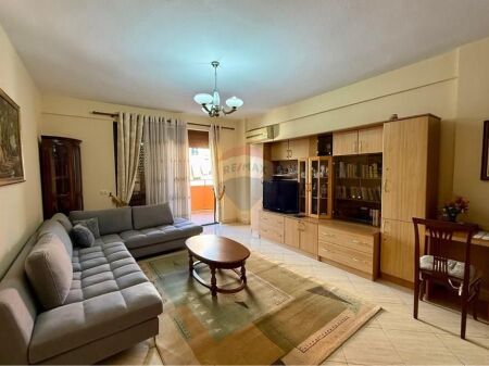 Apartament 1+1 me qira te Komuna e Parisit