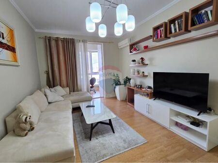 Shitet - Apartament 2+1 tek Ulsuga