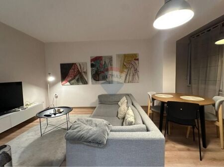 APARTAMENT ME QIRA 1+1-Rruga Fortuzi prane qendres.