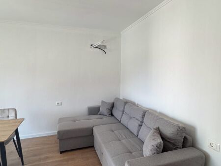 Apartament 1+1, pranë mbikalimit të Shkozës, në Rrugën Islam Rusi.