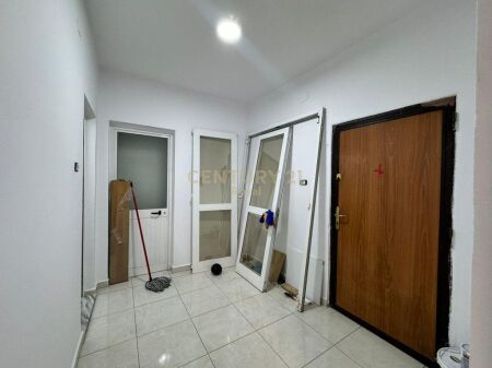 SHOP FOR RENT BEHIND GARDEN BUILDING