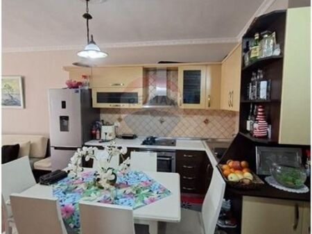 Vendesi in vendita 1+1 a Yzberisht