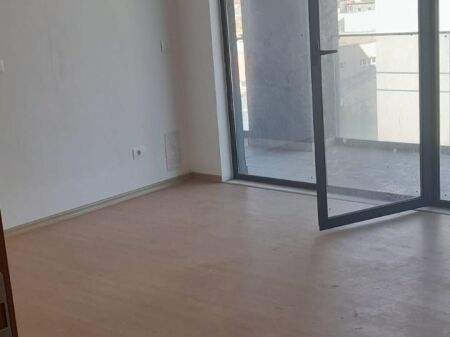Apartament 1+1 per shitje 5 Maji !