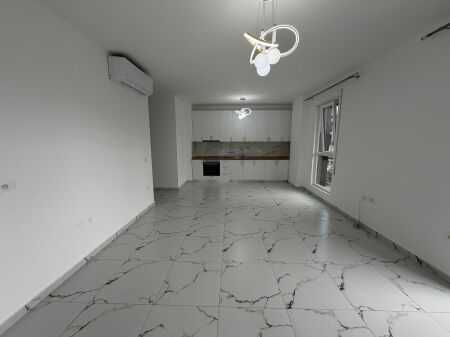 2+1, partially furnished, Don Bosko near the administrative court, 600 euros