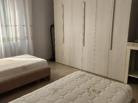 Ingresso 1+1 in affitto dietro il centro Globe, via stavri themeli