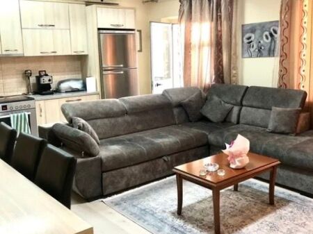 Jepet me Qira Apartamet 1+1