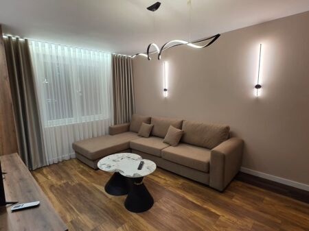 Apartament per qera prane Xhamise se Tabakve!