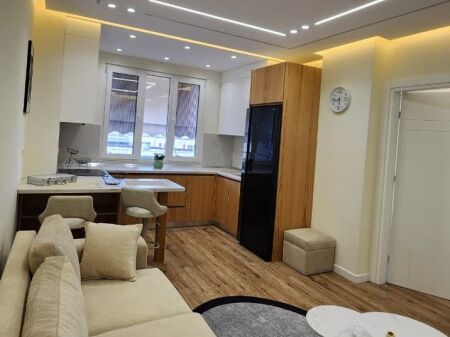 📌 Apartament 1+1 për qira pranë Universitetit “Zonja e Këshillit të Mirë”