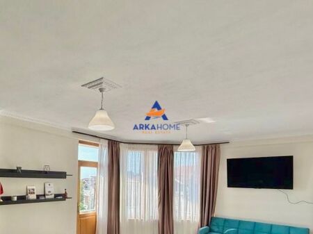 JEPET AMBIENT ME QERA 150M2 "RRUGA FUAT TOPTANI, QYTET STUDENTI" 650 EURO