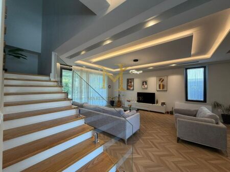 Shitet Vile Individuale në San Pietro Residence, Gjiri i Lalzit