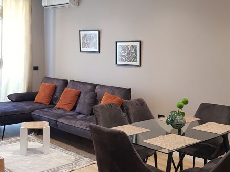 Appartamento 1+1 in affitto presso il sottopasso della Comune di Parigi.