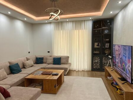 Appartamento 2+1 in vendita a Komuna e Parisit