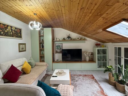 Jepet me qira 2+1 Papafingo tek rruga Dibres ,prane Vila Gold