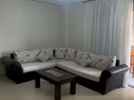 Jepet me qera 2+1 mobiluar Misto Mame 450 eu