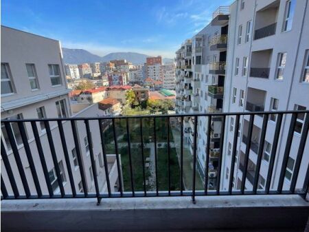 Shitet, Apartament 2+1, Kompleksi Aura, Tiranë.