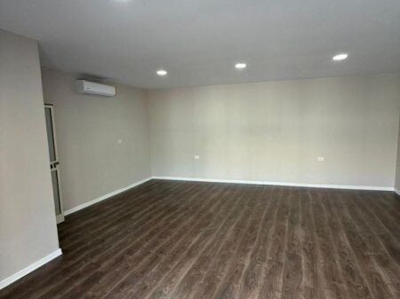 Ambient Biznesi në Shitje në Laprakë, Tiranë