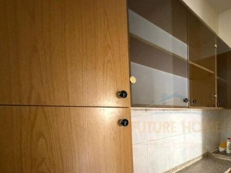 Affitto, Appartamento 1+1, Liceo Petro Nini Luarasi, Tirana