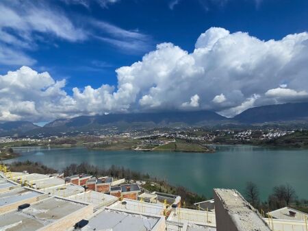 TRIPLEX CON PISCINA IN VENDITA A FARKE