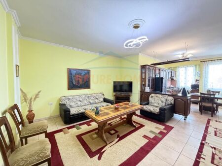 Shitet, Apartament 2+1+2, Pazari i Ri, Tiranë