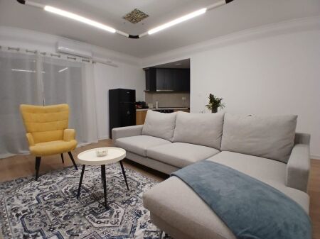 Apartament me qera 1+1 - 📍Bllok, rruga Andon Zako Cajupi