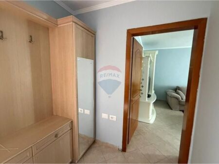 Tiranë  Apartament 1+1 Me Qira tek Ambasada Amerikane