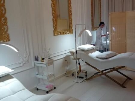 ambient zyrash me qira tek Garden Building.