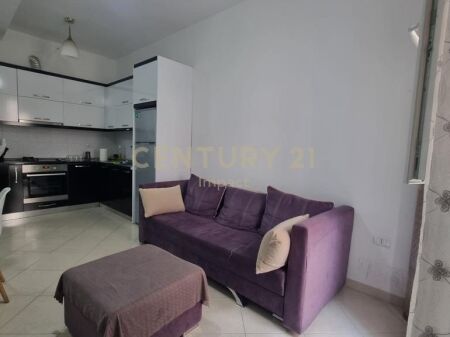 Apartamente me qira pas ish UET, te Fame!
