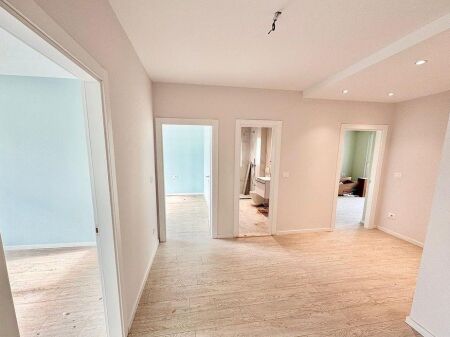 ZYRA PER QERA NE QENDER, 100 m2.