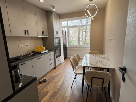 Apartament 1+1 me qira tek Xhamia e Tabakeve!