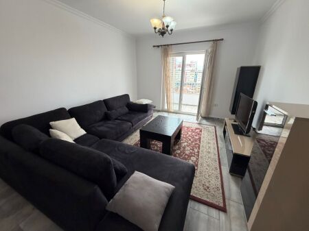 Jepet me qira 2+1 Laprake rruge Kryesore 600€