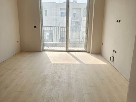 Apartament 2+1 per qira tek Komuna e Parisit.