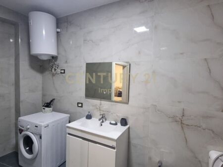 JEPET APARTAMENT 2+1 ME QIRA TEK RESTORANT DURRESI