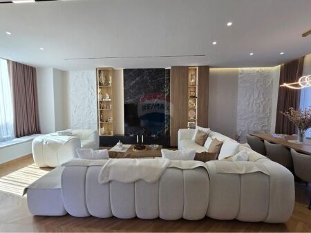 Jepet Vile me qira , Farke